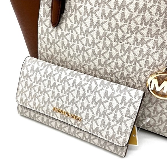 Michael Kors Large Charlotte Tote Bag & Trifold Wallet Vanilla - Picture 10 of 12